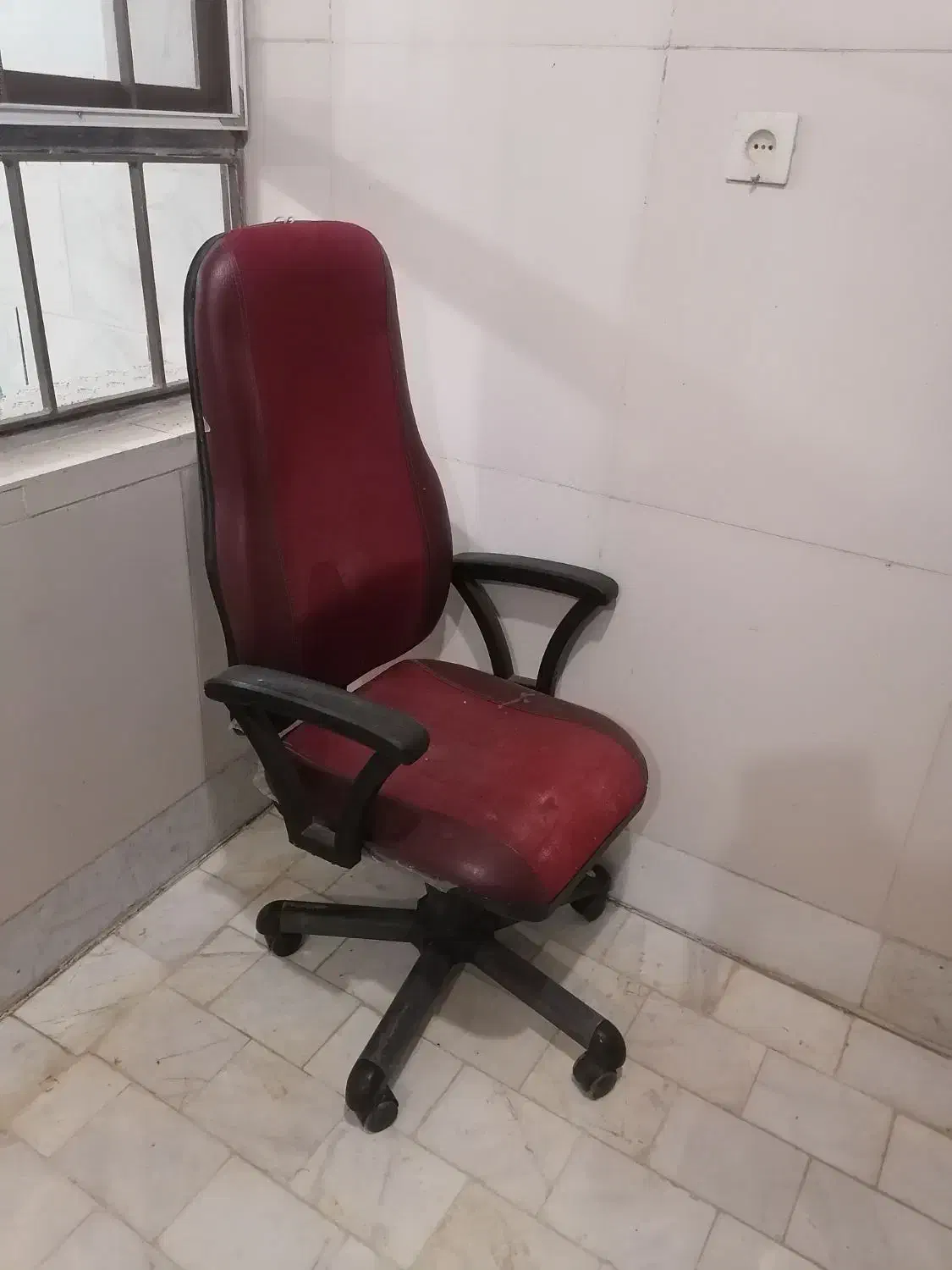 صندلی چرخدار|صندلی و نیمکت|شهرکرد, |دیوار