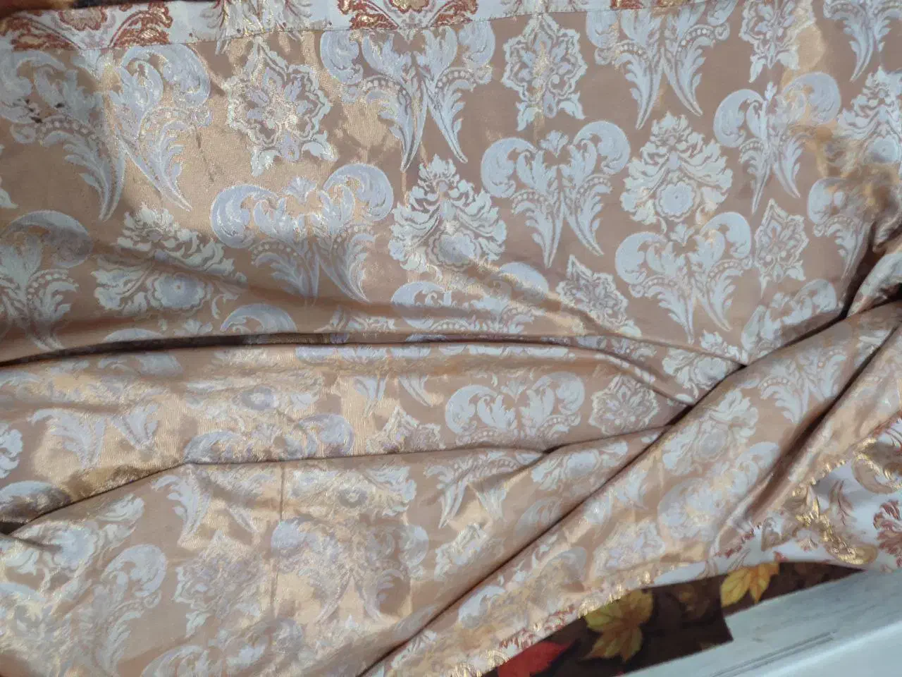 پرده|پرده، رانر، رومیزی|تهران, باغ خزانه|دیوار