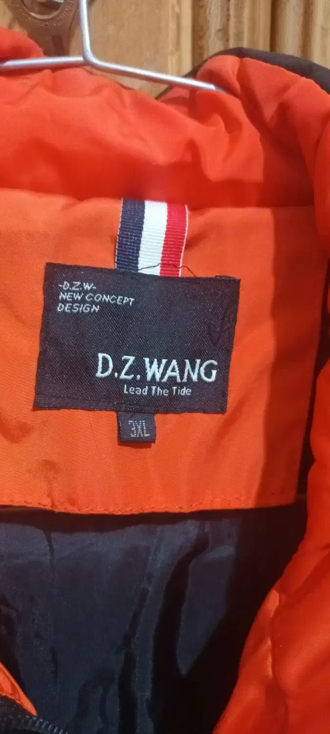 کاپشن|لباس|نقده, |دیوار