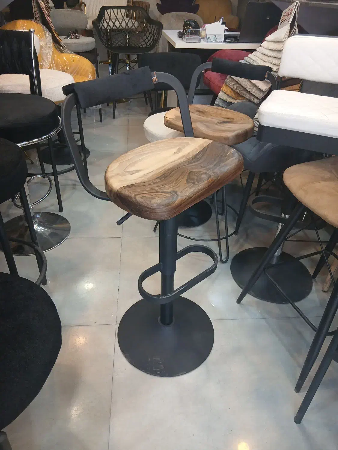 اپن جکدار کف چوب گردو|صندلی و نیمکت|شیراز, وصال|دیوار