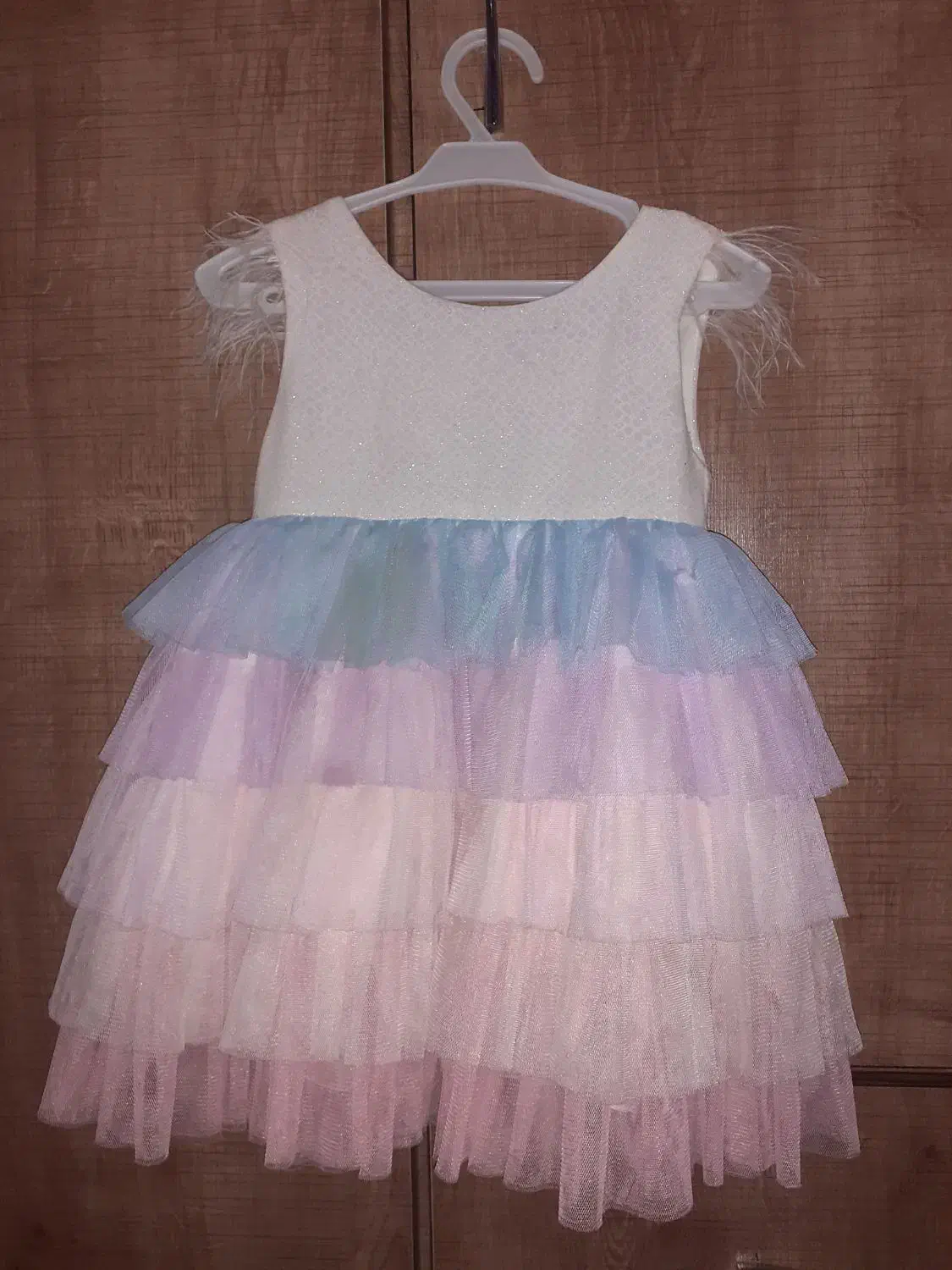 لباس بچگونه|کفش و لباس بچه|اهواز, زندوکیلی|دیوار