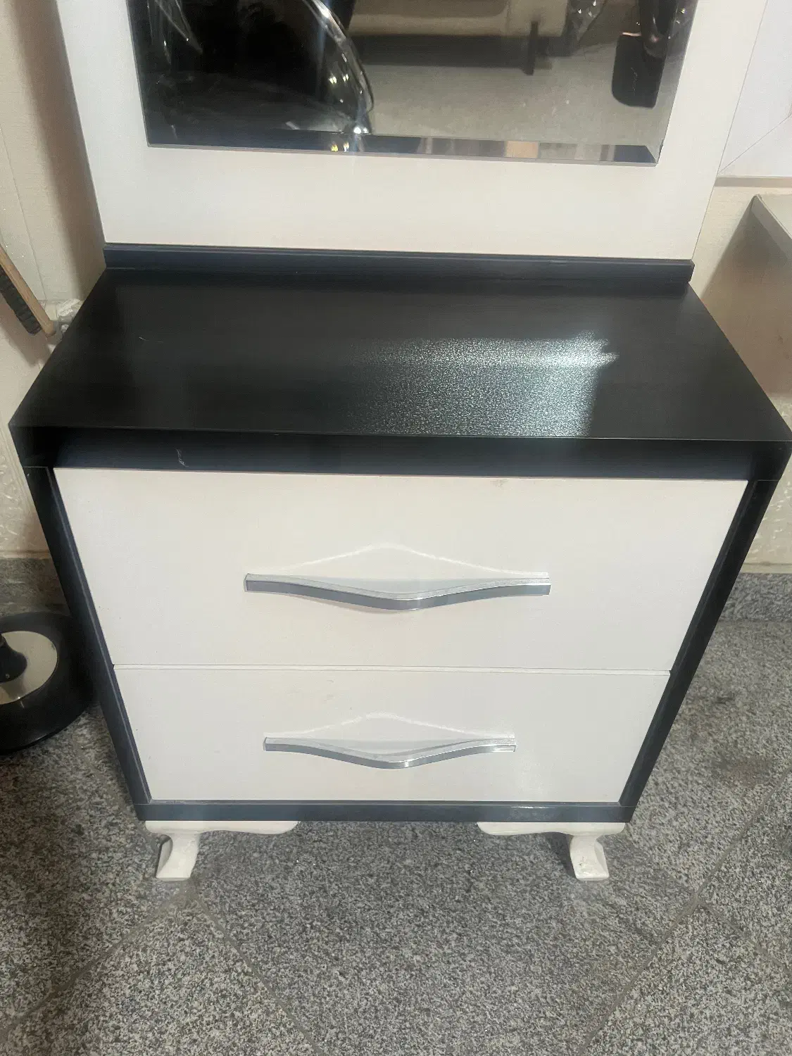 دکور ام دی اف سالم و تمیز در حد نو|آرایشگاه و سالن‌های زیبایی|کرج, شهرک جهان‌نما|دیوار