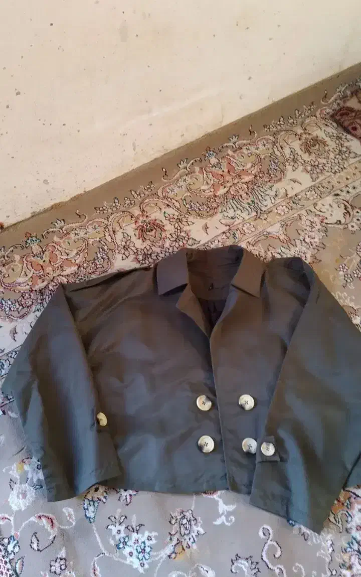 بارونی|لباس|قم, شهر قائم|دیوار