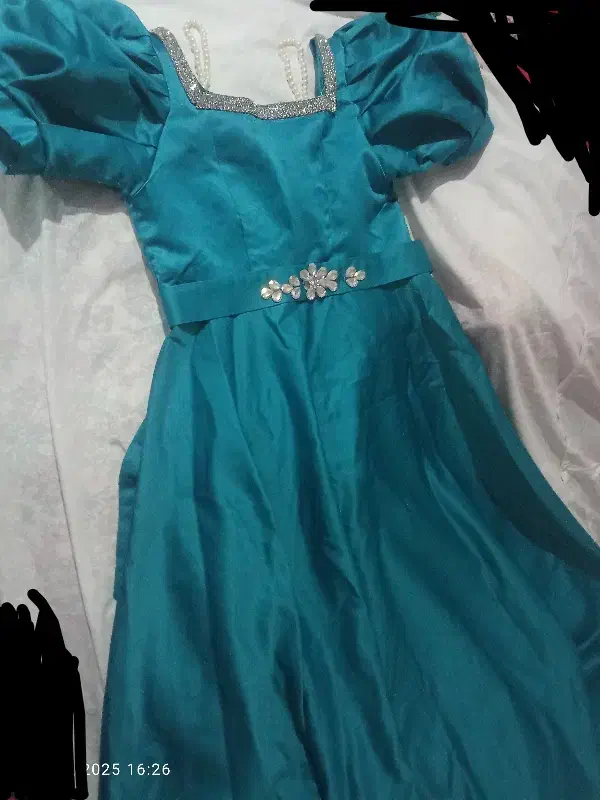 لباس مجلسی|لباس|بوژگان, |دیوار