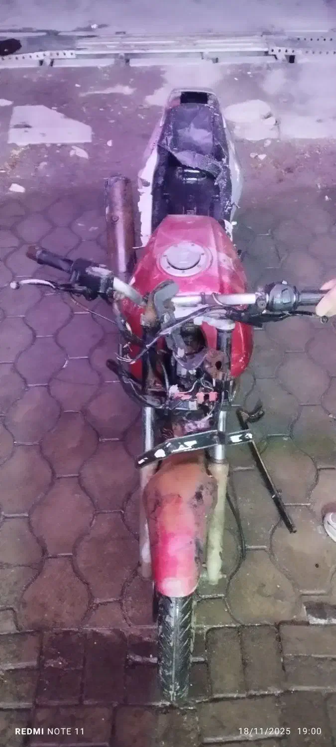 پالس باجاج یوجی فور ۱۳۸۹ مزایده ده سال پارکیک بود|موتورسیکلت|ملایر, |دیوار