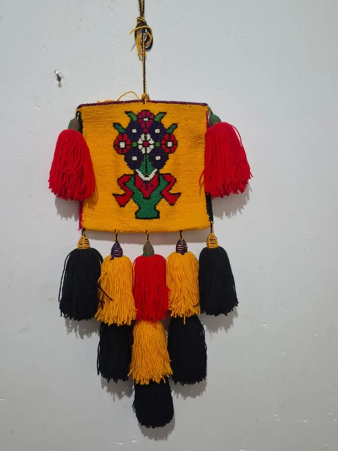 پشتی گلبم بافی و یک عدد چنته|پشتی|سروستان, |دیوار