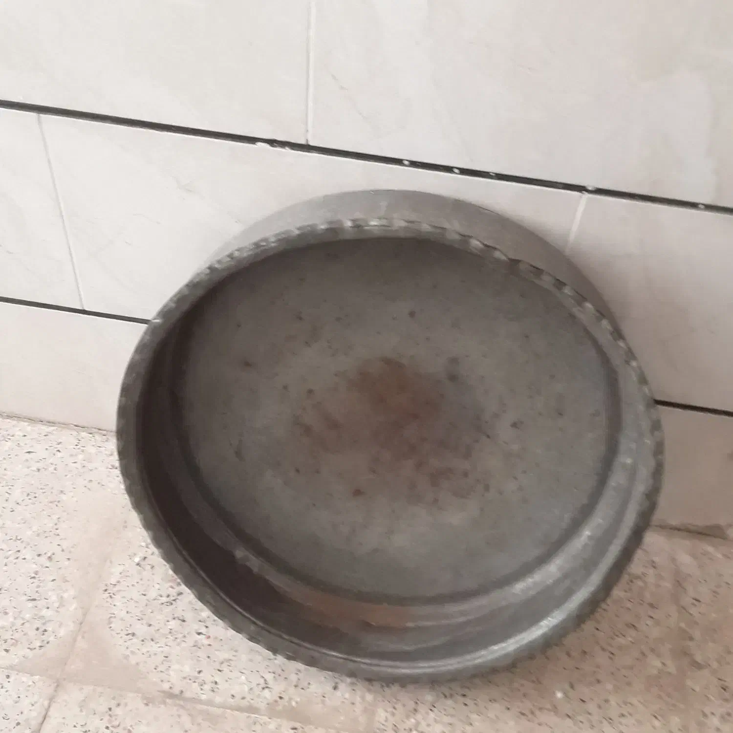 تشت مسی قدیمی|کلکسیون اشیاء عتیقه|اقبالیه, |دیوار