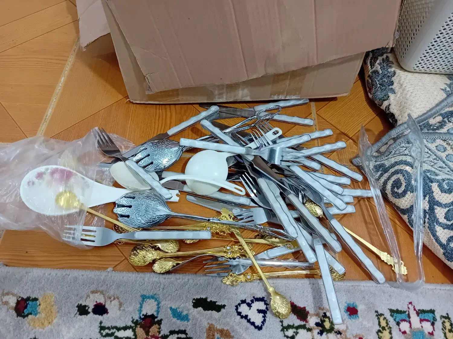 کاردوچنگال... قندان|ظروف سرو و پذیرایی|جوانرود, |دیوار