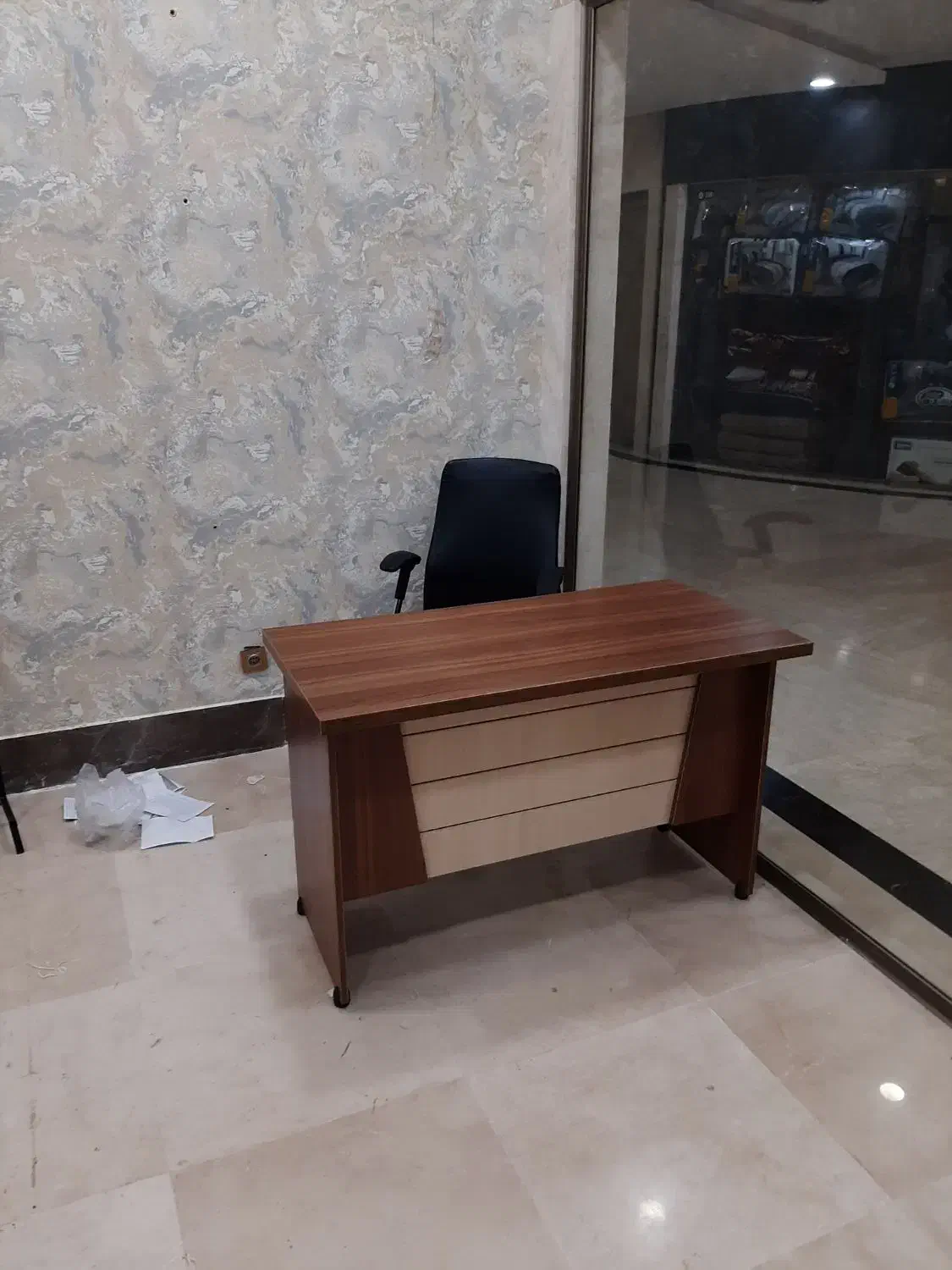 میز وصندلی به اضافه رگال تعداد ۴ عدد میله پرده|فروشگاه و مغازه|چابهار, |دیوار