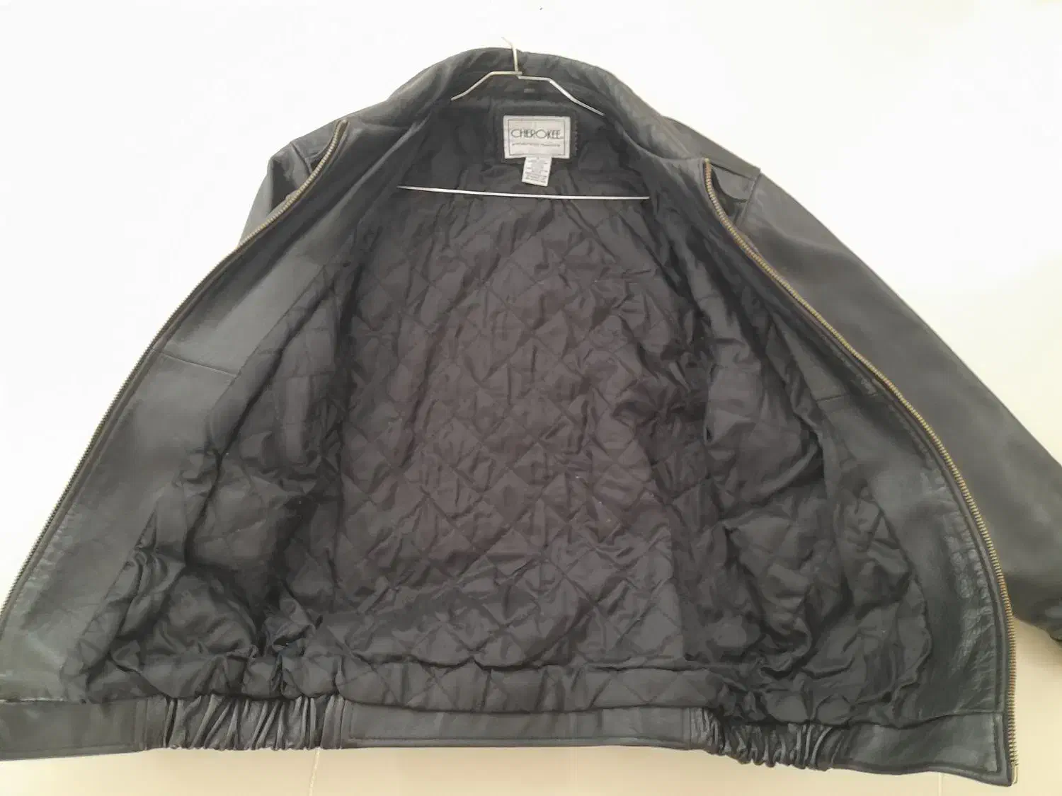 کاپشن آمریکایی|لباس|انزل, |دیوار