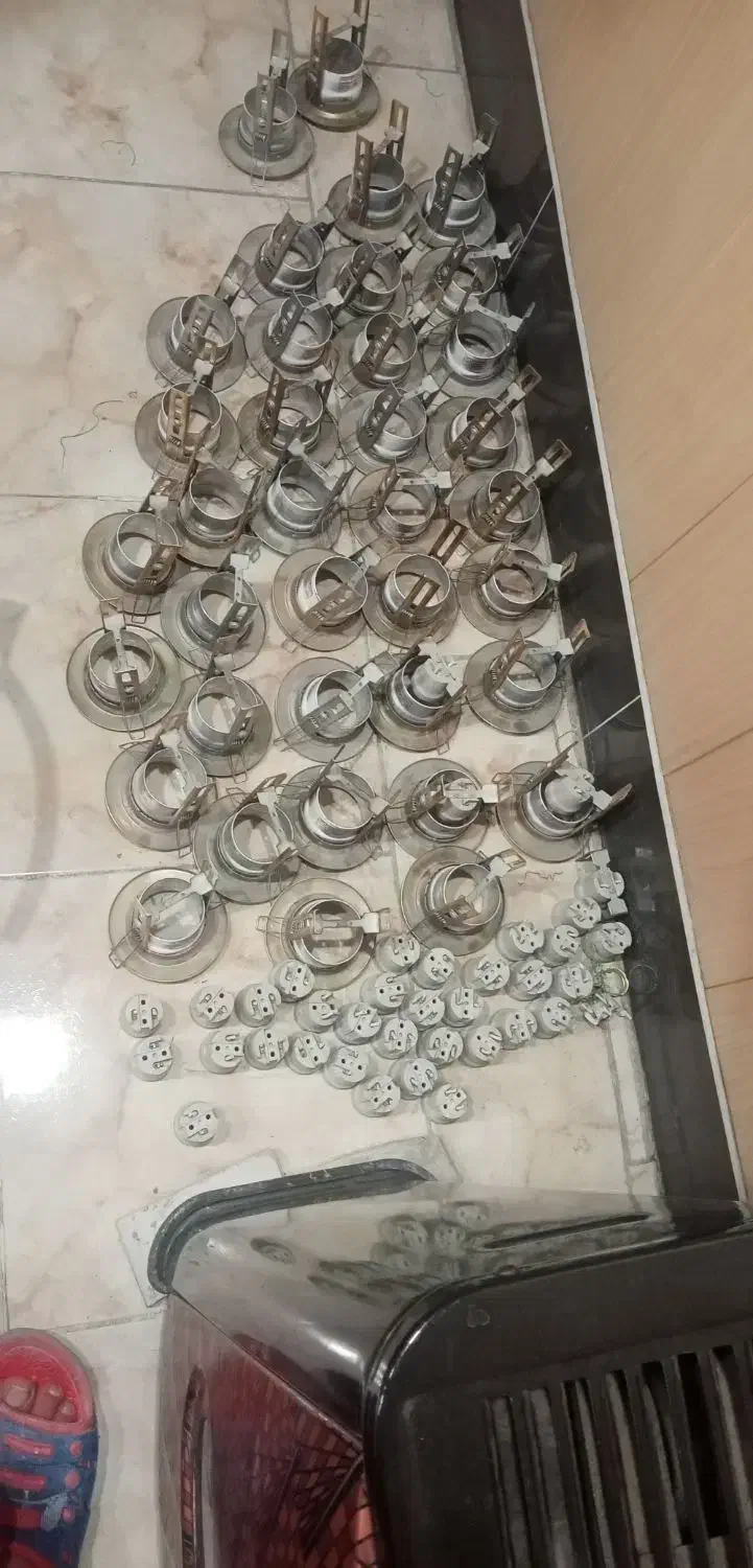 تعدادی هالوژن با سرپیچ چینی|لامپ و چراغ|بیرجند, |دیوار