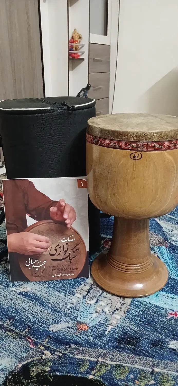 تمبک|سازهای سنتی|اصفهان, باغ زرشک|دیوار