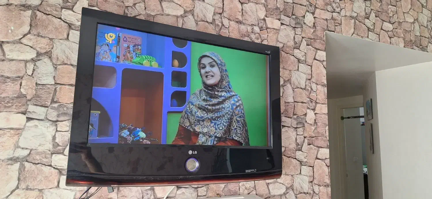 تلویزیون ال سی دی ۳۲ اینچ ال جی . سالم و کم کارکرد|تلویزیون و پروژکتور|تهران, شهرک استقلال|دیوار