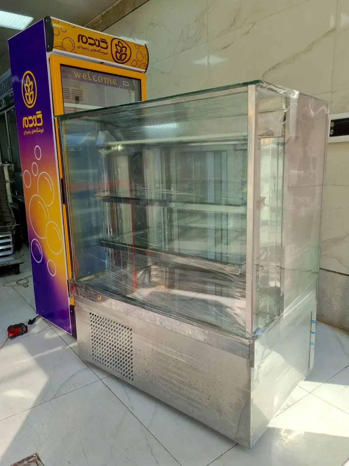 یخچال مکعبی ویترینی ۱۲۰ سانتی درحد نونو|فروشگاه و مغازه|نسیم‌شهر, |دیوار