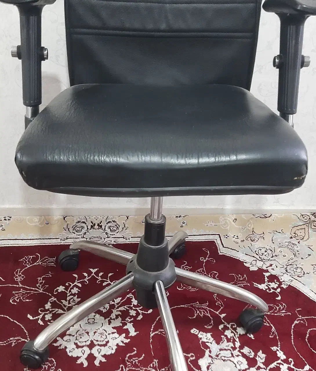 صندلی اداره یا جلو میز|دفتر کار|ملارد, |دیوار