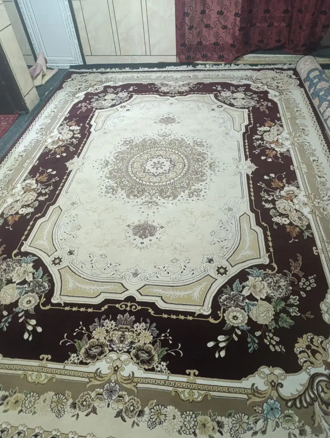 قالی نو|فرش|اهواز, کیان اباد|دیوار