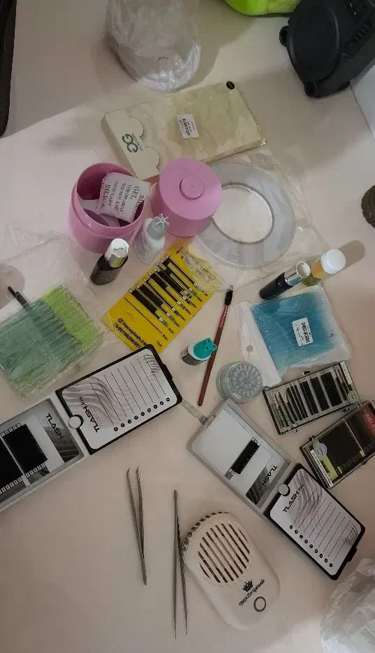 وسایل مژه|آرایشگاه و سالن‌های زیبایی|دره شهر, |دیوار