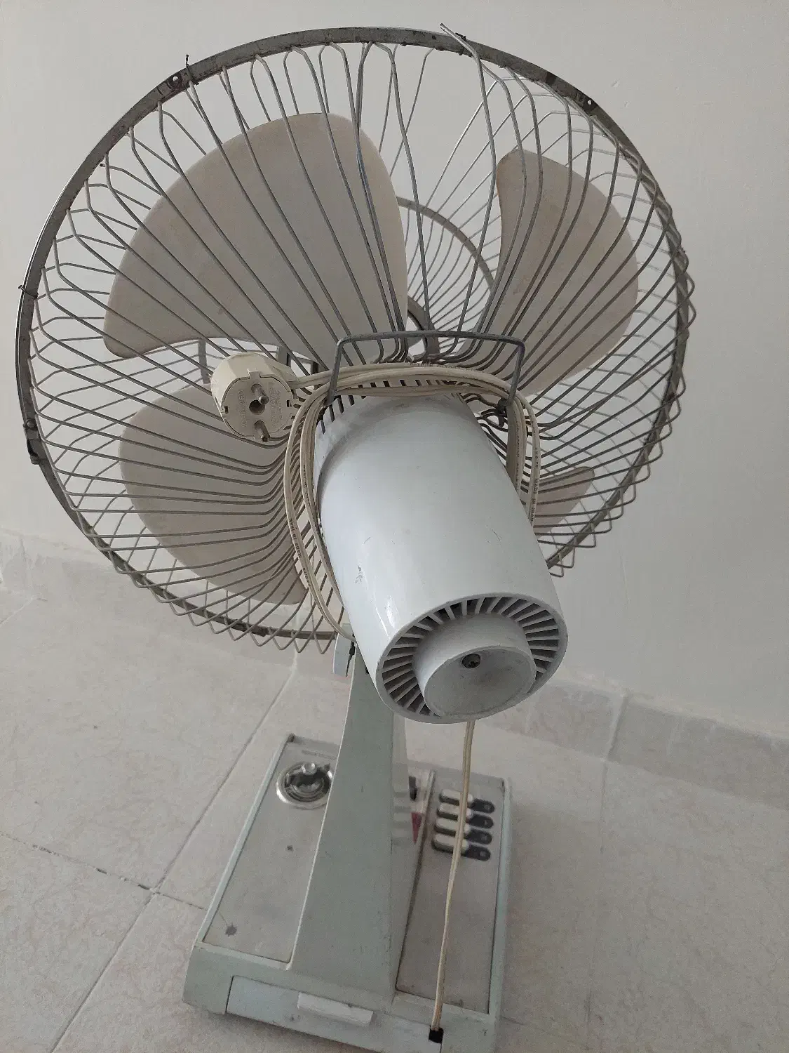 پنکه|پنکه و تصفیه‌کنندهٔ هوا|همدان, |دیوار