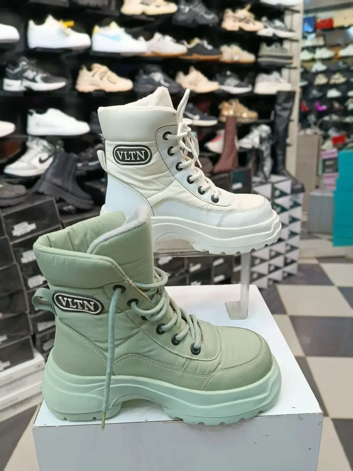 حراجی زمستانه|کیف، کفش، کمربند|سلماس, |دیوار