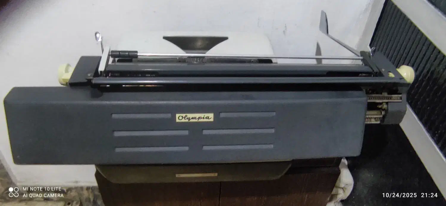 ماشین تحریر المپیا|کلکسیون اشیاء عتیقه|تهران, زرکش|دیوار