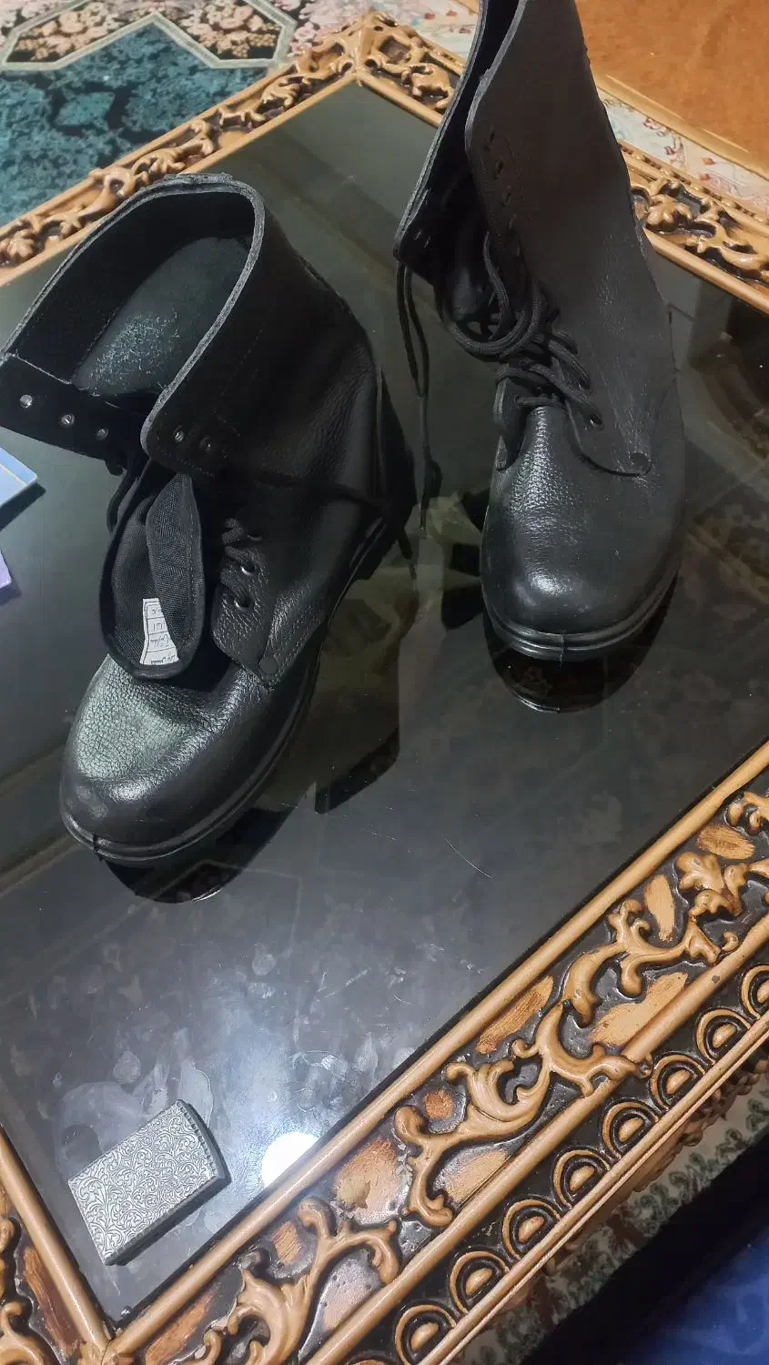 پوتین|کیف، کفش، کمربند|دورود, |دیوار