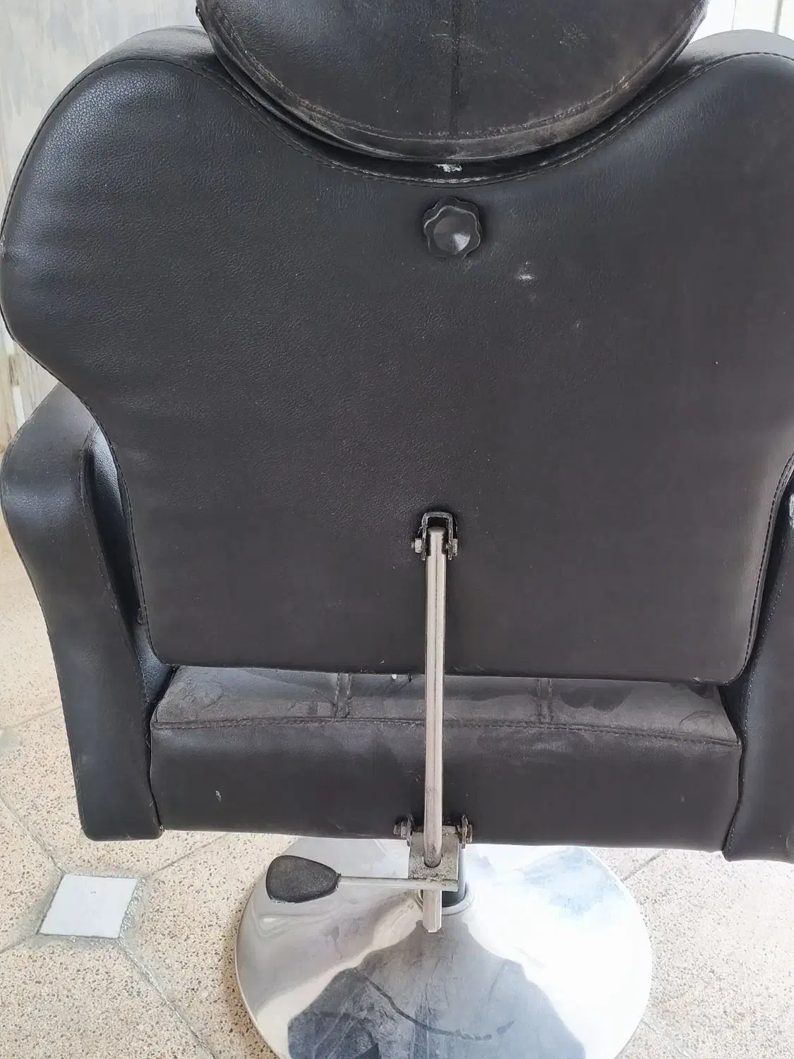 صندلی آرایشگاه همراه زیر پایی|آرایشگاه و سالن‌های زیبایی|همدان, |دیوار