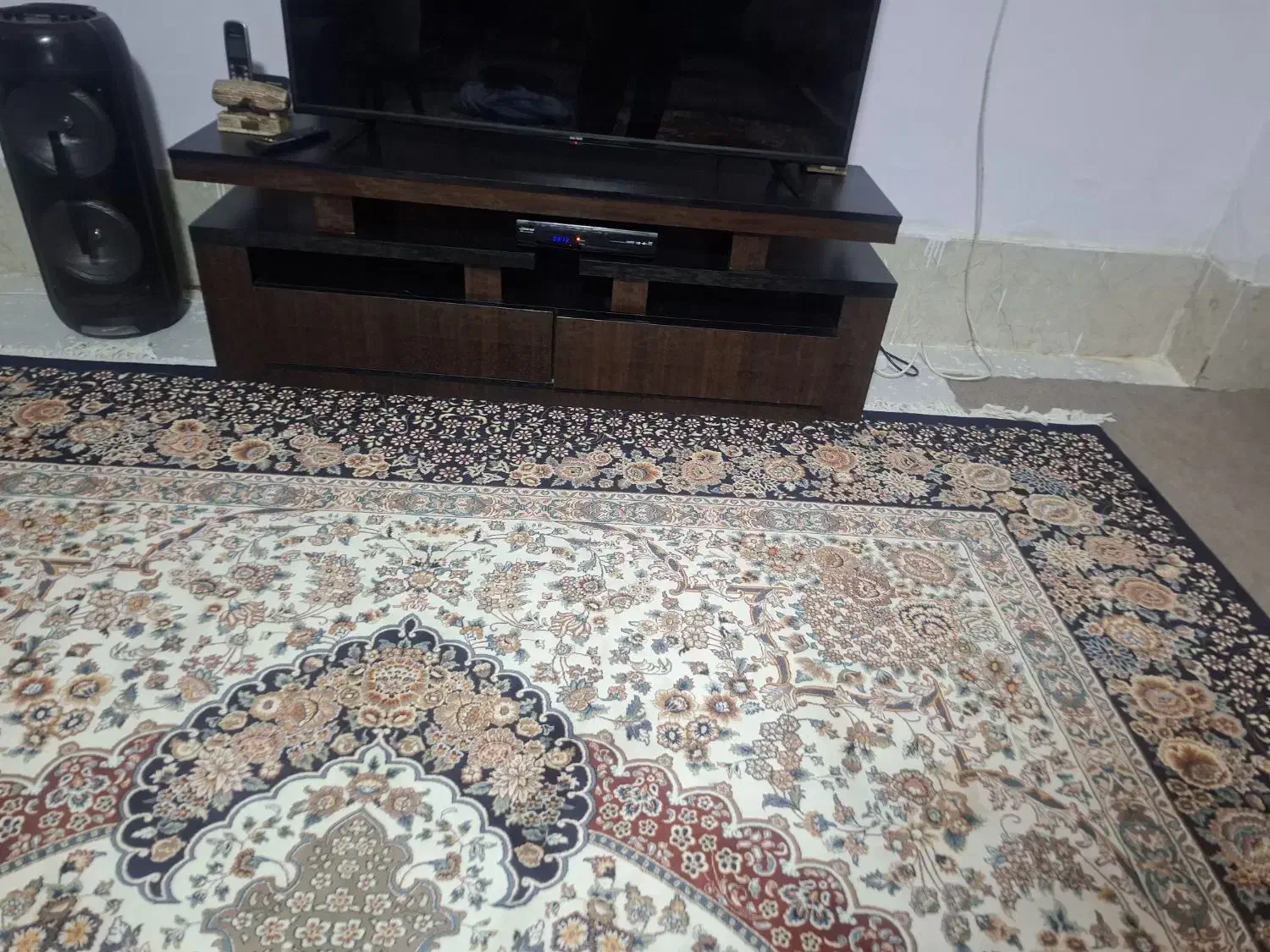 مبل ۷نفره و میز ال ای دی|مبلمان خانگی و میز عسلی|شیراز, ملاصدرا|دیوار