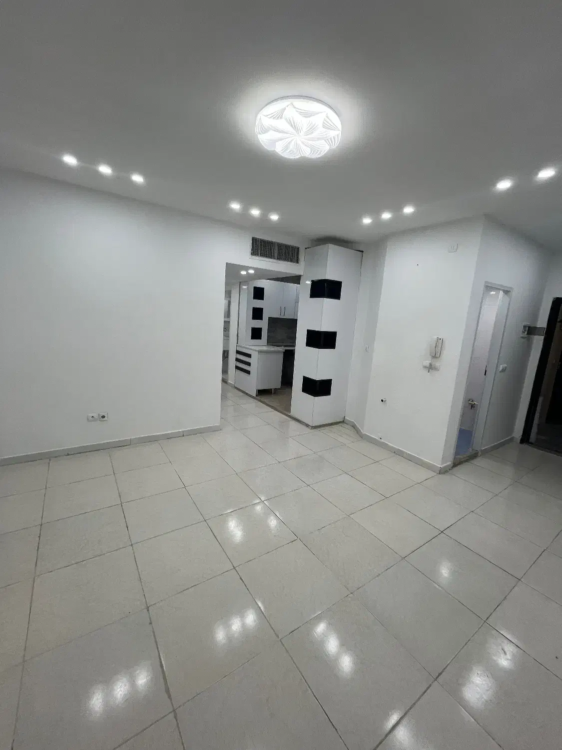 فروش در تمام مسکن مهرای صدرا فاز یک دو|فروش آپارتمان|صدرا-فارس, فاز ۱|دیوار