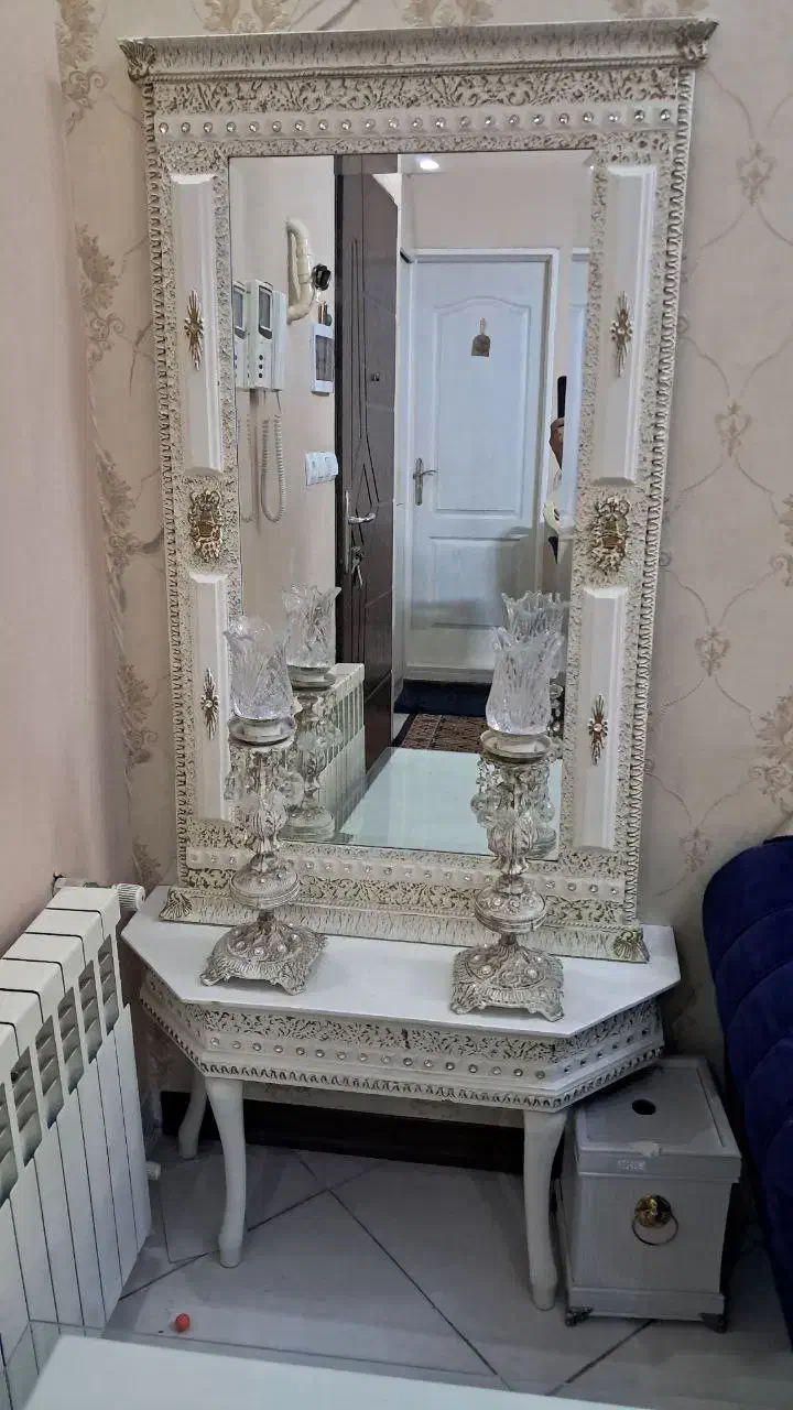 آیینه به همراه میز ودو عدد شمعدان|بوفه، ویترین، کنسول|ری, صفاییه (چشمه علی)|دیوار