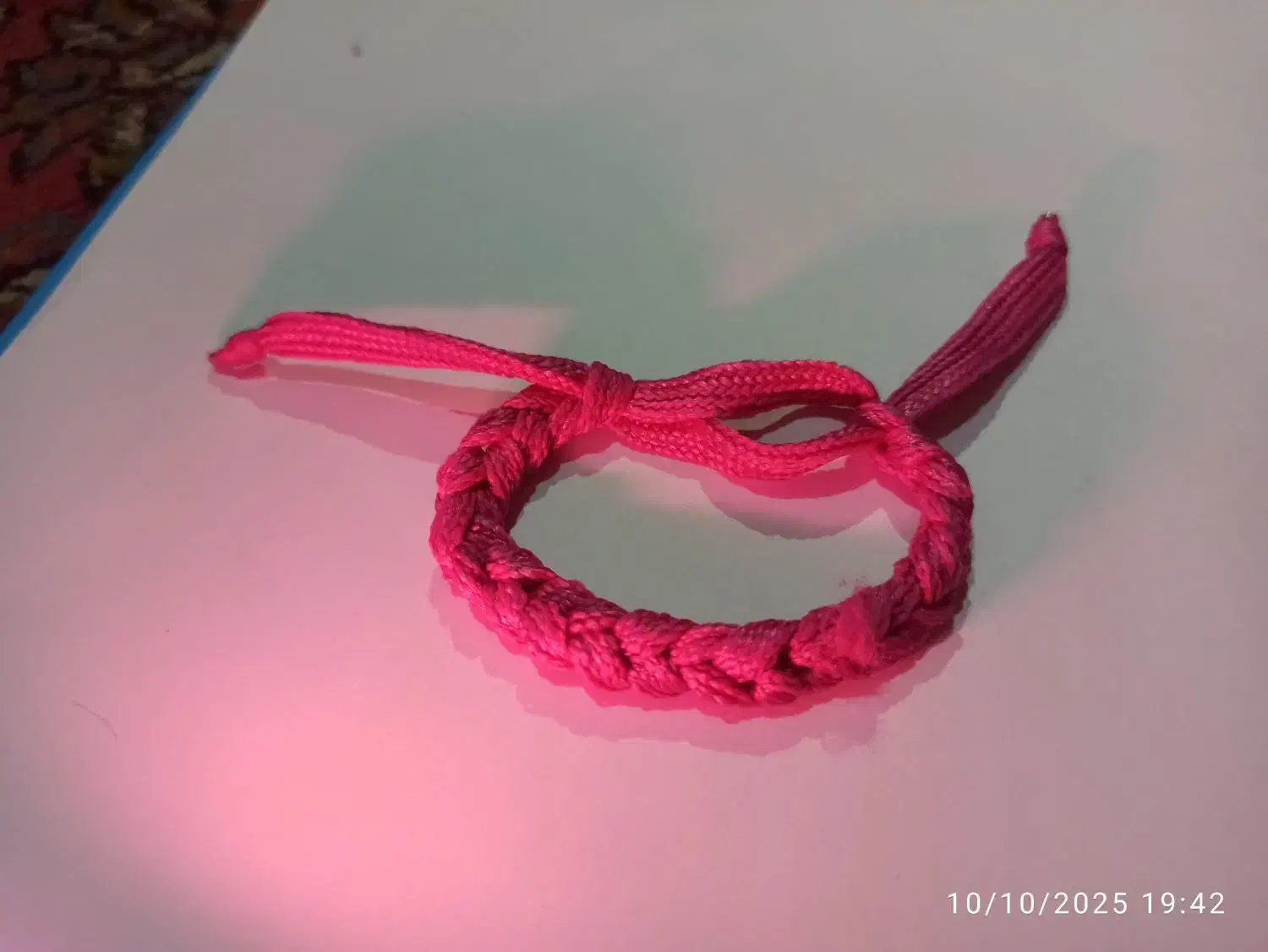 دستبند بافته شده رنگی|بدلیجات|قم, گذر قلعه|دیوار