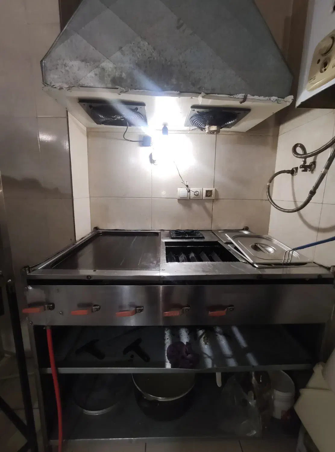 سرخ کن ساندویچ و سرخ کن|کافی‌شاپ و رستوران|اصفهان, باغ دریاچه|دیوار