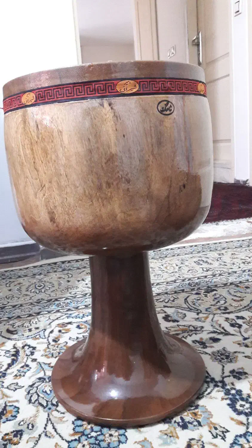 تنبک سه مهر شیرانی چوب یه تیکه|سازهای سنتی|تهران, فلسطین (میدان انقلاب)|دیوار