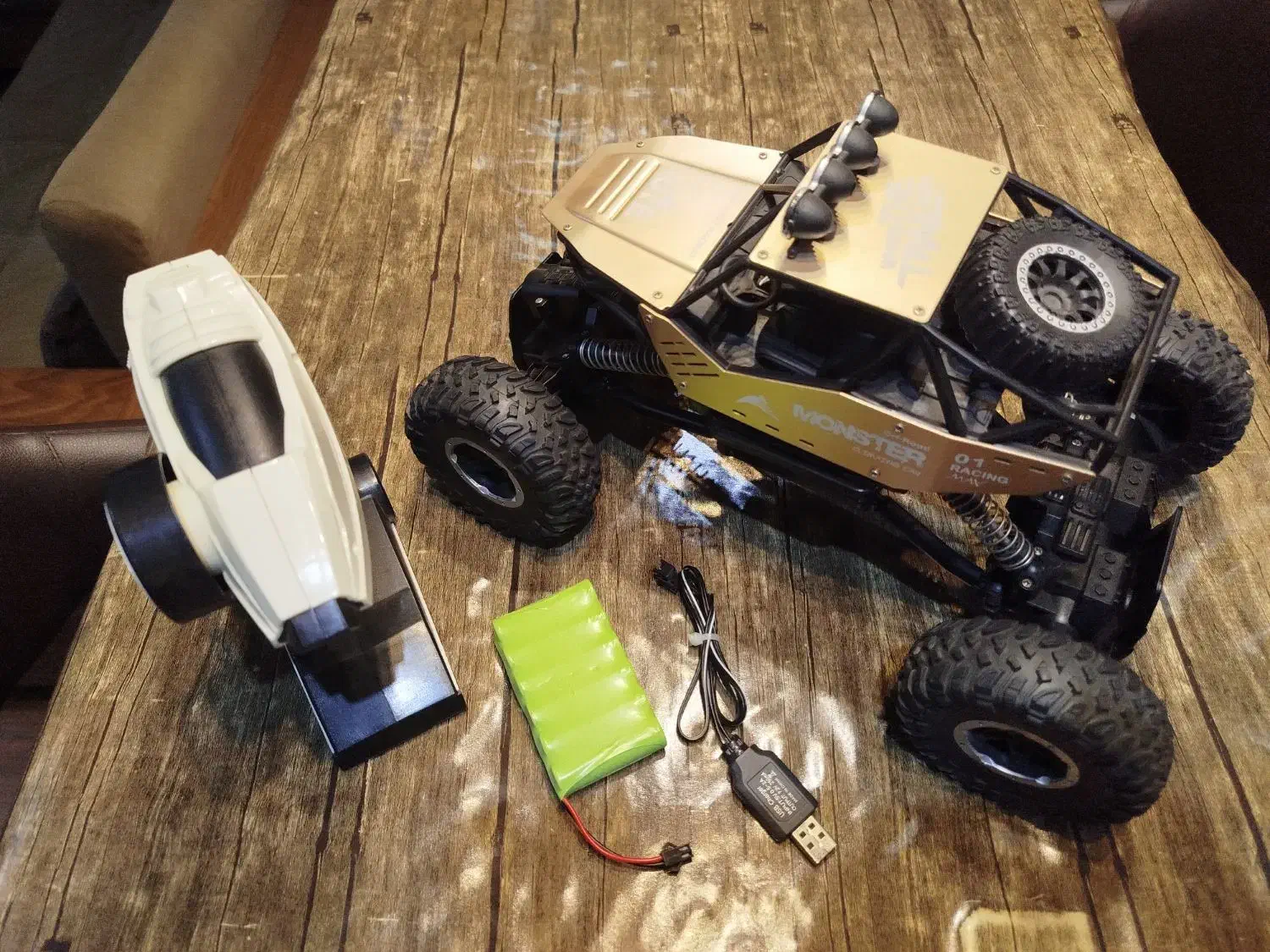 یک عدد ماشین آهنی کنترلی با کیفیت بالا|اسباب‌‌بازی|تهران, سهروردی|دیوار