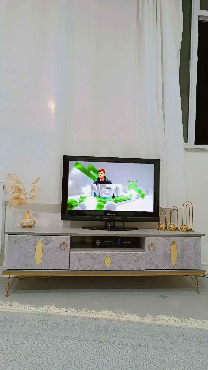 تلویزیون ال سی دی32 و میز تلویزیون درحدنو|تلویزیون و پروژکتور|بوکان, |دیوار