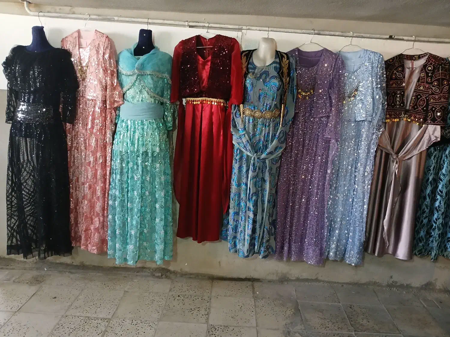 مزون دلوان اجاره لباسهای محلی ومراسمی|لباس|ایوان, |دیوار