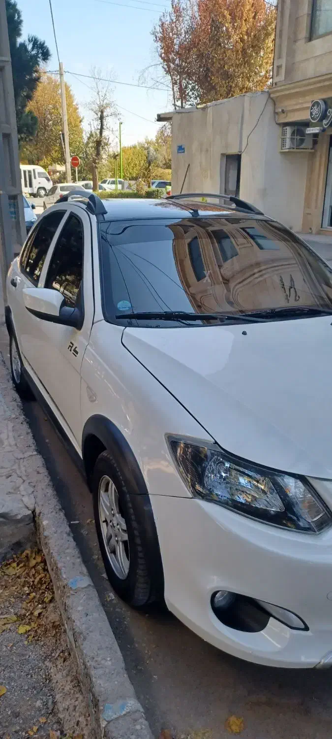 کوئیک R ۱۴۰۰ سفید مشکی خونگی + پخش حرفه ای|خودرو سواری و وانت|لنجان, |دیوار