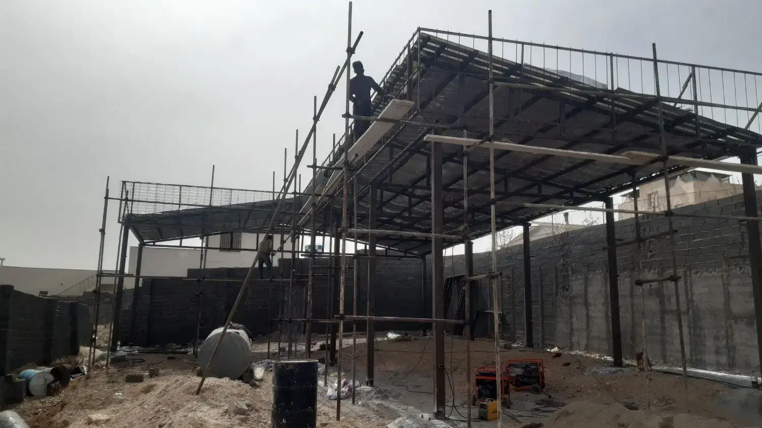 پیمانکاری ویلا اجرای سقفهای شیبدار و اسکلت|خدمات پیشه و مهارت|هشتگرد, تهران دشت|دیوار