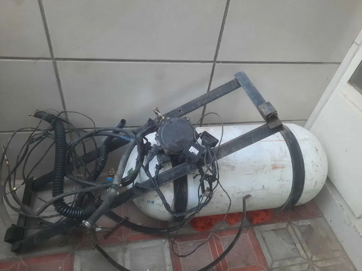 کپسول گازCNG صد لیتری 2037با ریگلاتور|قطعات یدکی و لوازم جانبی|اصفهان, حسین‌آباد|دیوار