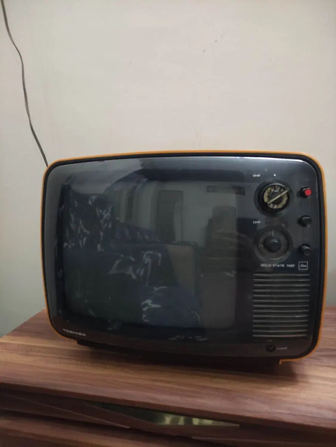 تلویزیون و ترازو و تلفن قدیمی|کلکسیون اشیاء عتیقه|زنجان, |دیوار