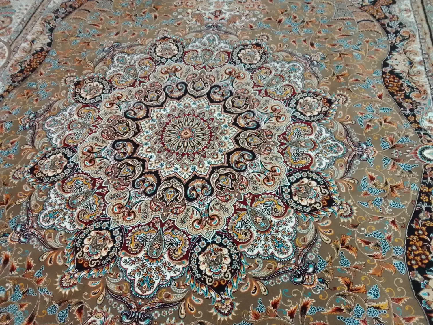 یک عدد فرش 12متری 700شانه اصل|فرش|محمدشهر, عباس آباد|دیوار