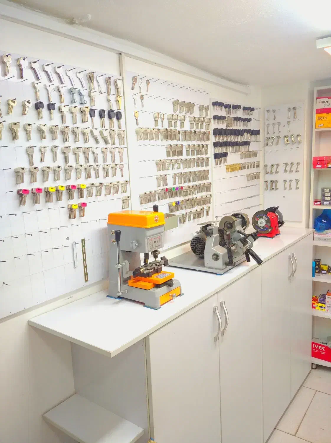 کلید سازی امیر خیابان سعدی(شهرو روستا)|خدمات پیشه و مهارت|رشت, سعدی (تختی)|دیوار