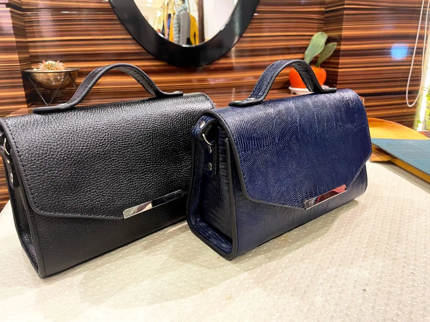 از طراحی تا اجرا محصولات چرمی با رنگ و طرح دلخواه|کیف، کفش، کمربند|رشت, منظریه|دیوار