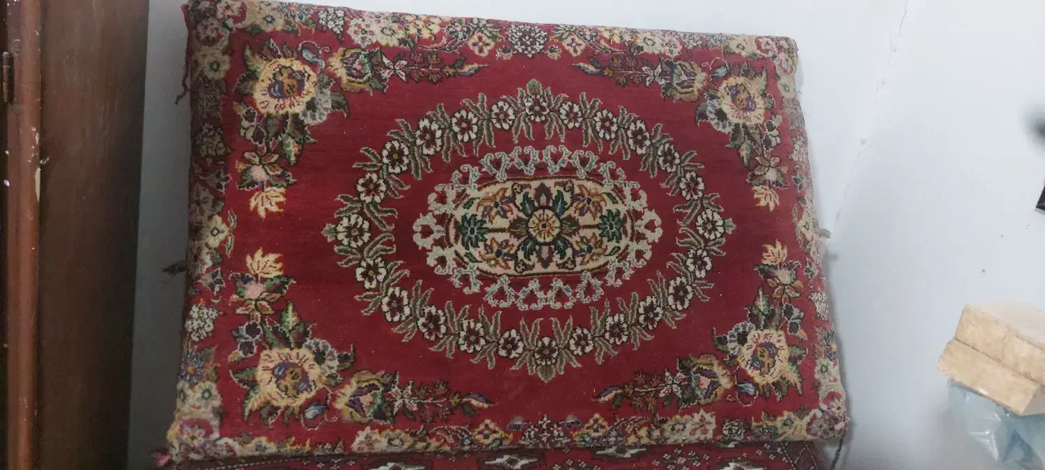 پشتی دستبافت کرک|پشتی|کاشان, کوچه باسکول|دیوار