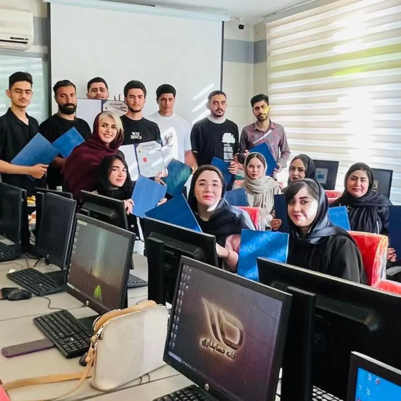 استخدام حسابدار بعد از آموزش (ویژه افراد مستعد)|استخدام مالی، حسابداری، حقوقی|مشهد, فلسطین|دیوار