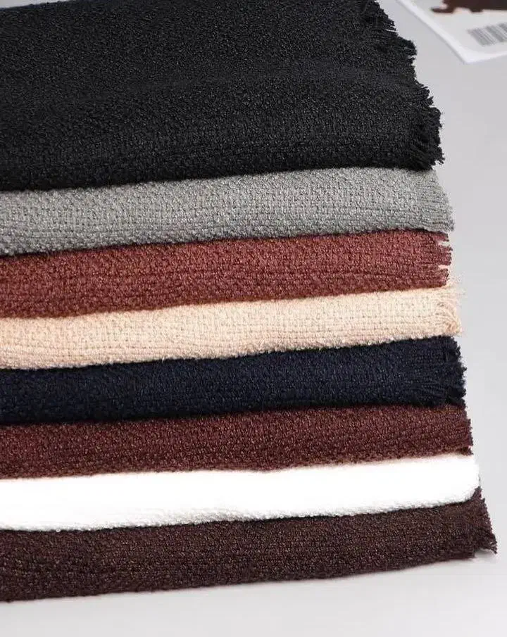 شال پاییزه و‌کلاه|لباس|تربت جام, شهید مدرس|دیوار