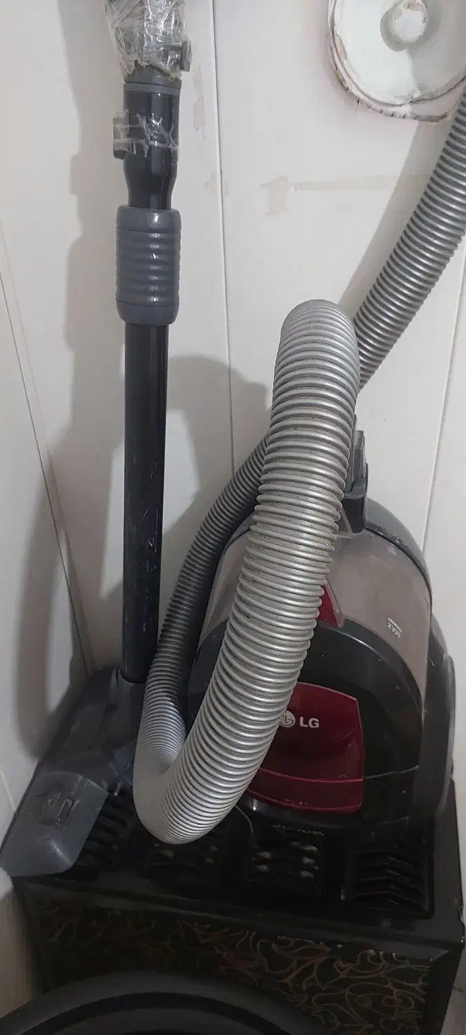 جاروبرقی مخزندار.سالم سه تومن|جاروبرقی، جارو شارژی، بخارشو|بندر انزلی, جهانگانی|دیوار