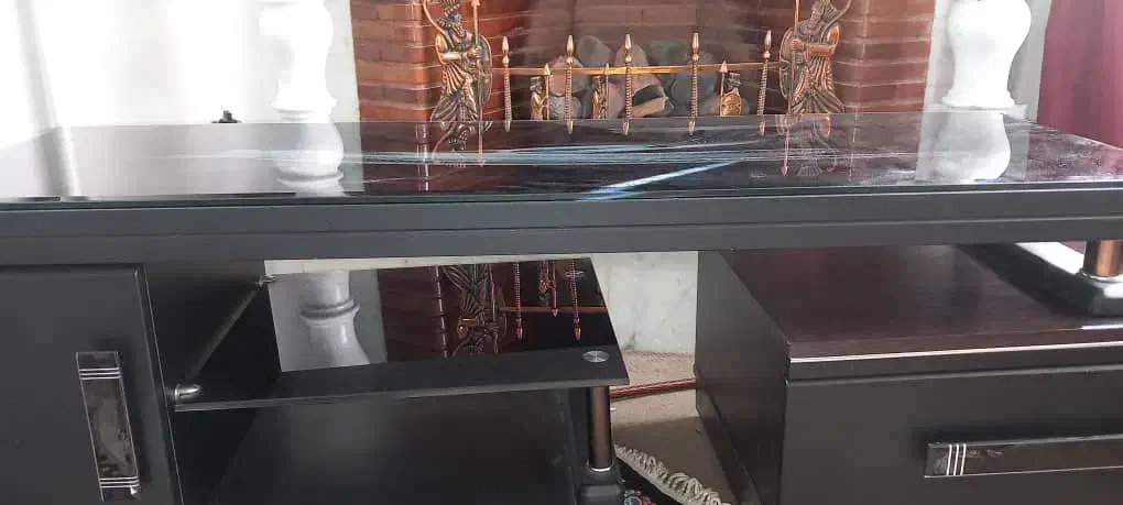 میز تلویزیون خاص و کمیاب|میز تلویزیون|شاهین‌شهر, خانه کارگر|دیوار