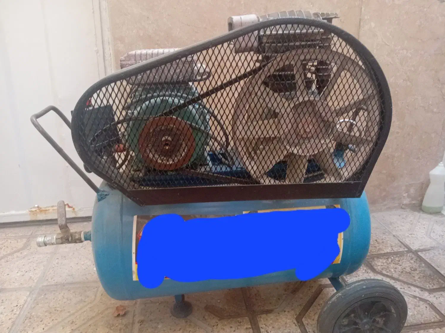 پمپ باد|ابزارآلات|مشهد, حرم مطهر رضوی|دیوار