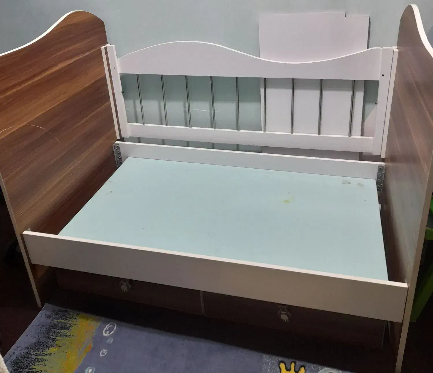 تخت کودک هردوطرف محافظ داره ابعادش ۱۳۵ در ۸۵|تخت و سرویس خواب|رشت, فرزانه|دیوار