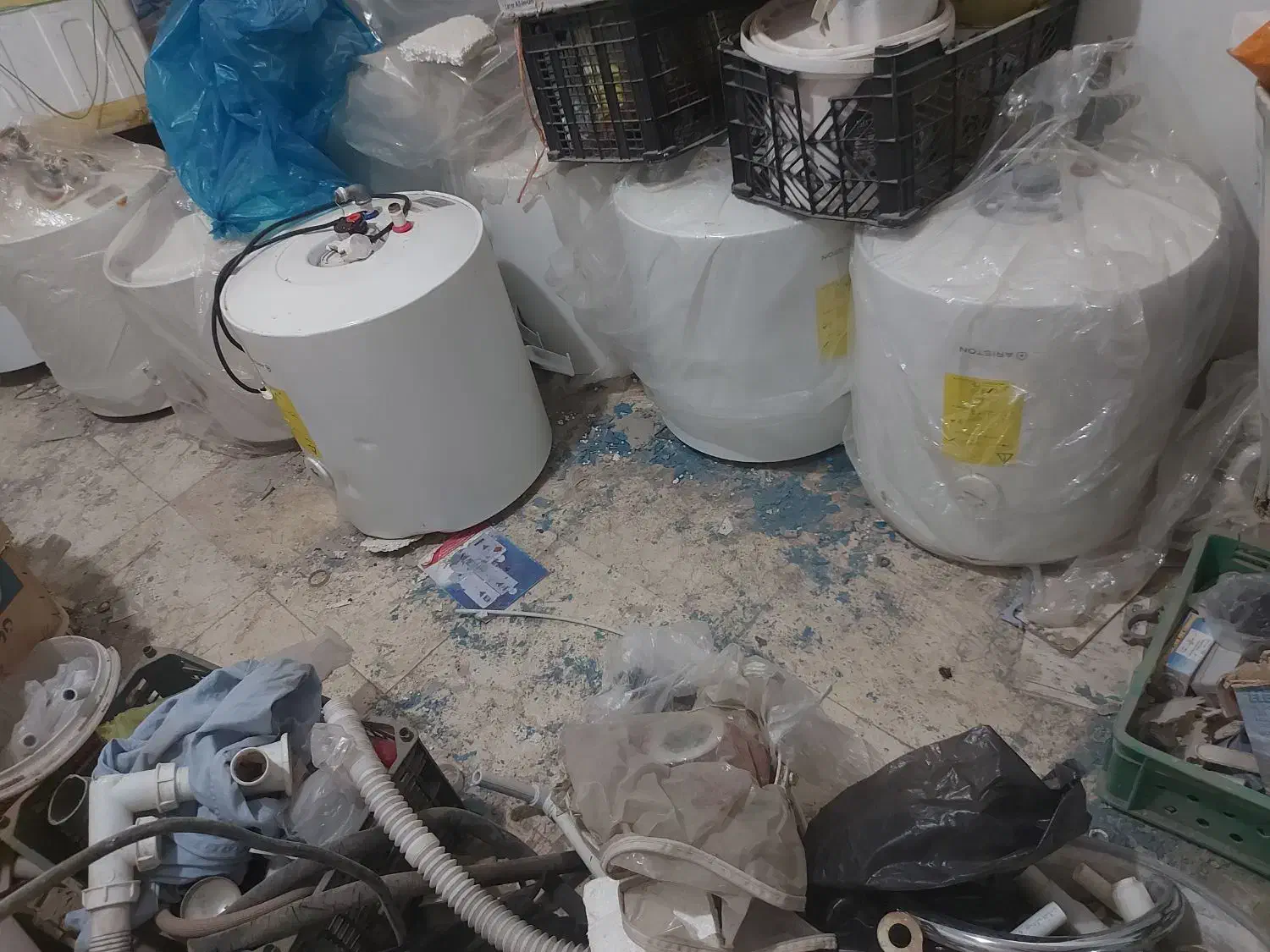 فروش ۴ آبگرمکن برقی دیواری خارجی آریستون|آبگرمکن، پکیج، شوفاژ|جیرفت, |دیوار